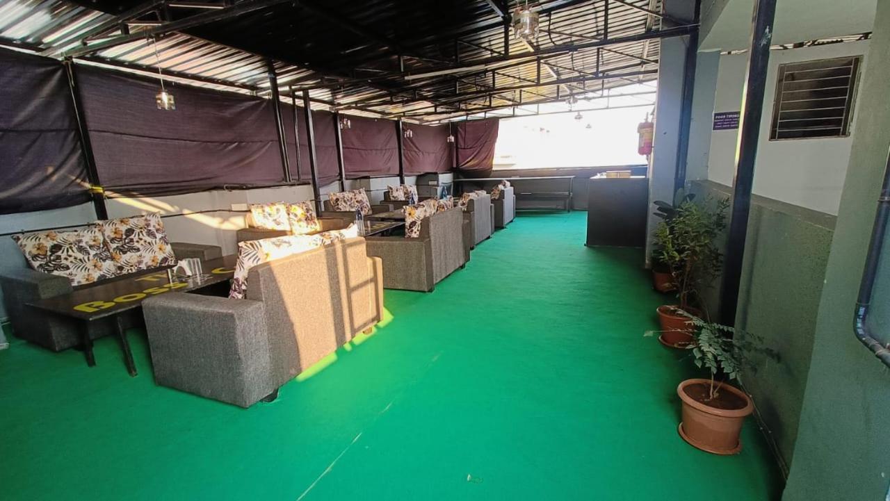 Specious Room In Ranveer Studio Hinjawadi Exterior foto