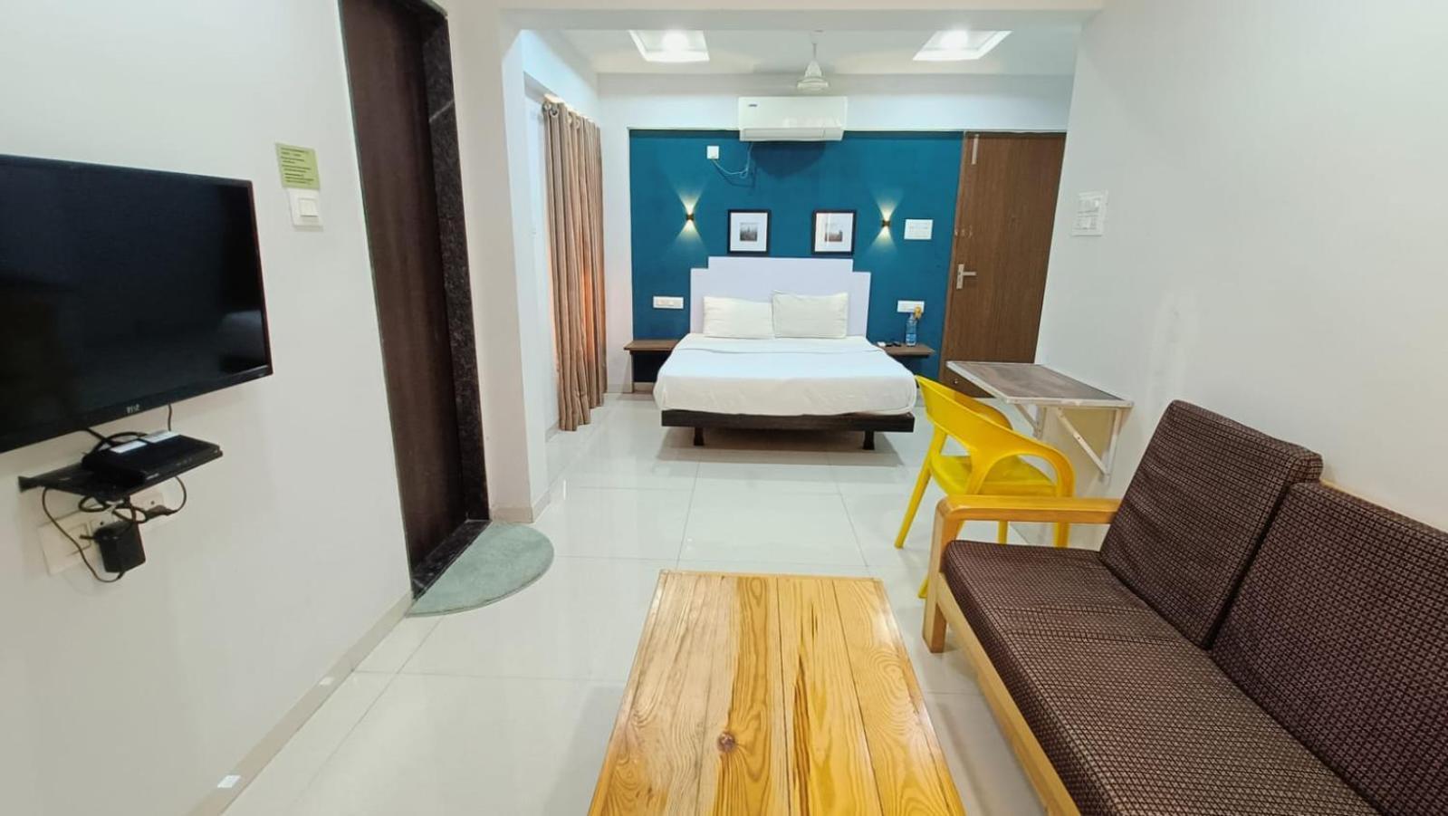 Specious Room In Ranveer Studio Hinjawadi Exterior foto